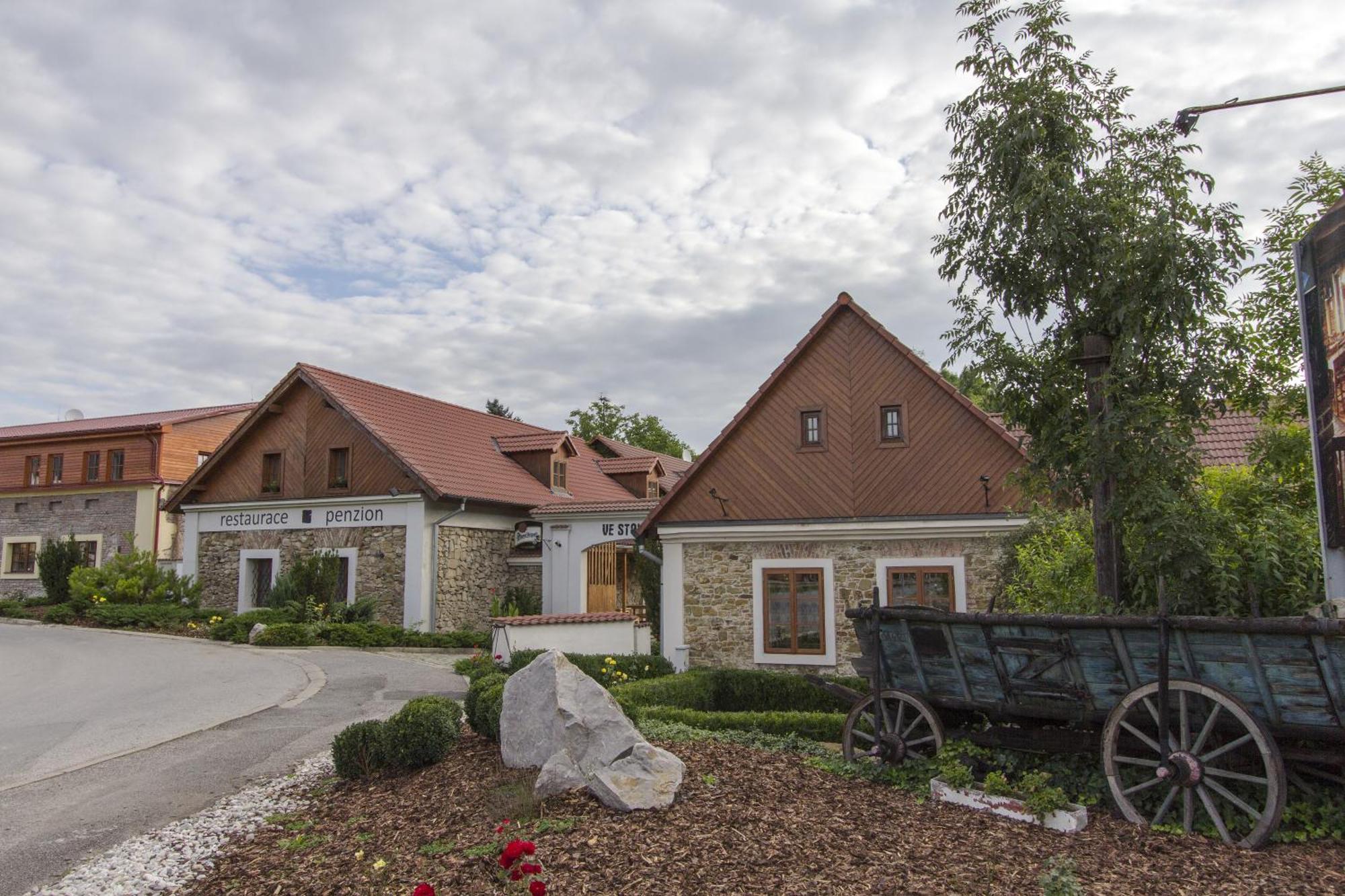 Penzion Ve Stoleti Lodenice Exterior photo