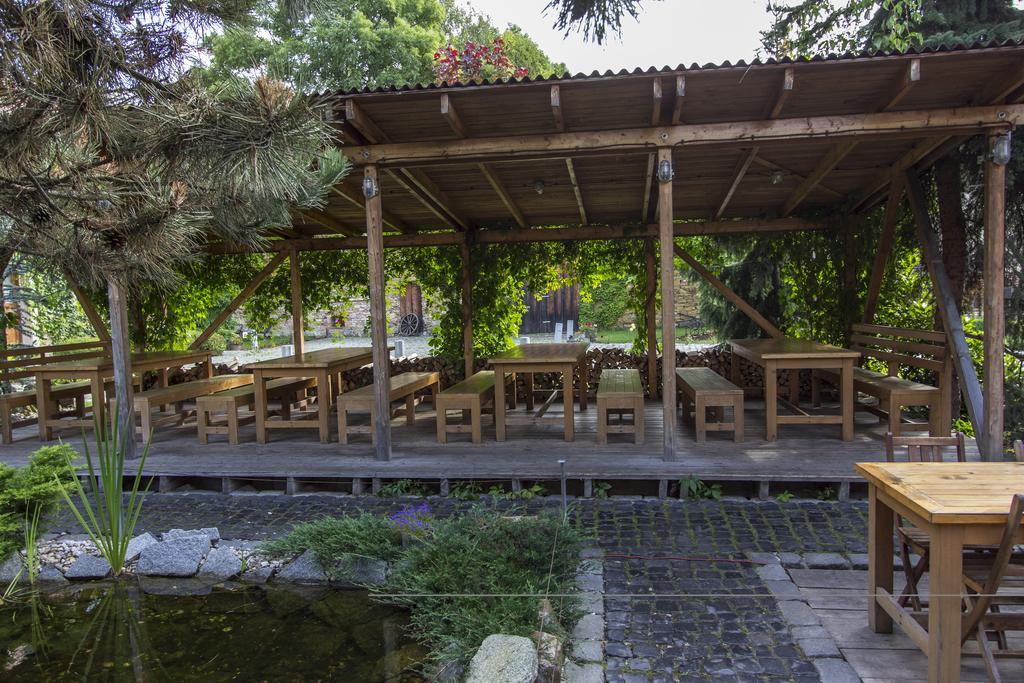 Penzion Ve Stoleti Lodenice Exterior photo