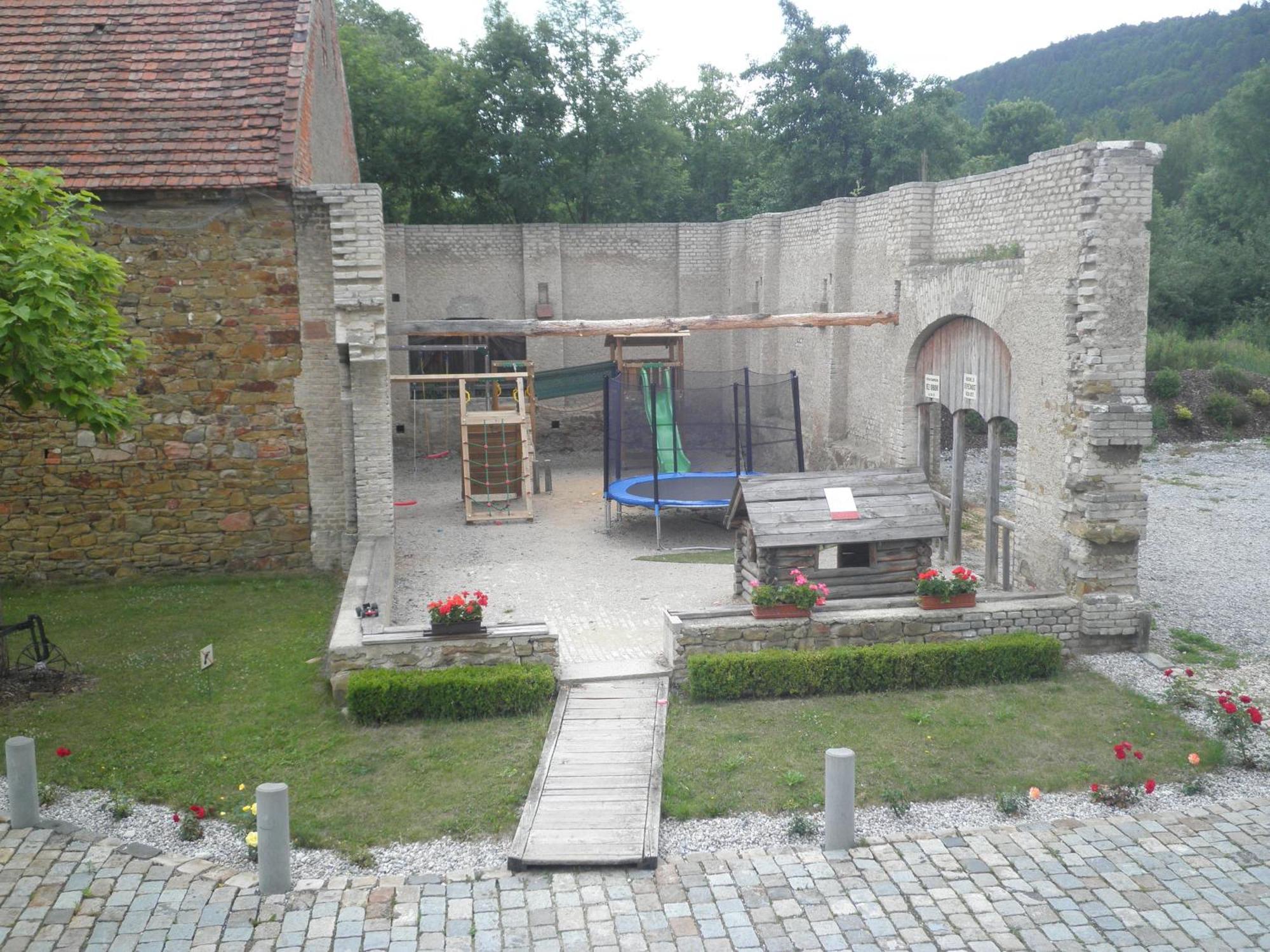 Penzion Ve Stoleti Lodenice Exterior photo